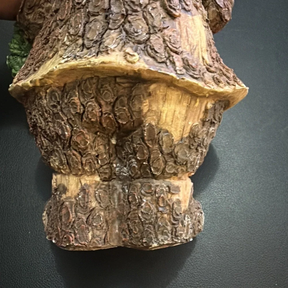 Woodland Bark Texture Santa Claus Figurine With Bell And Wreath!